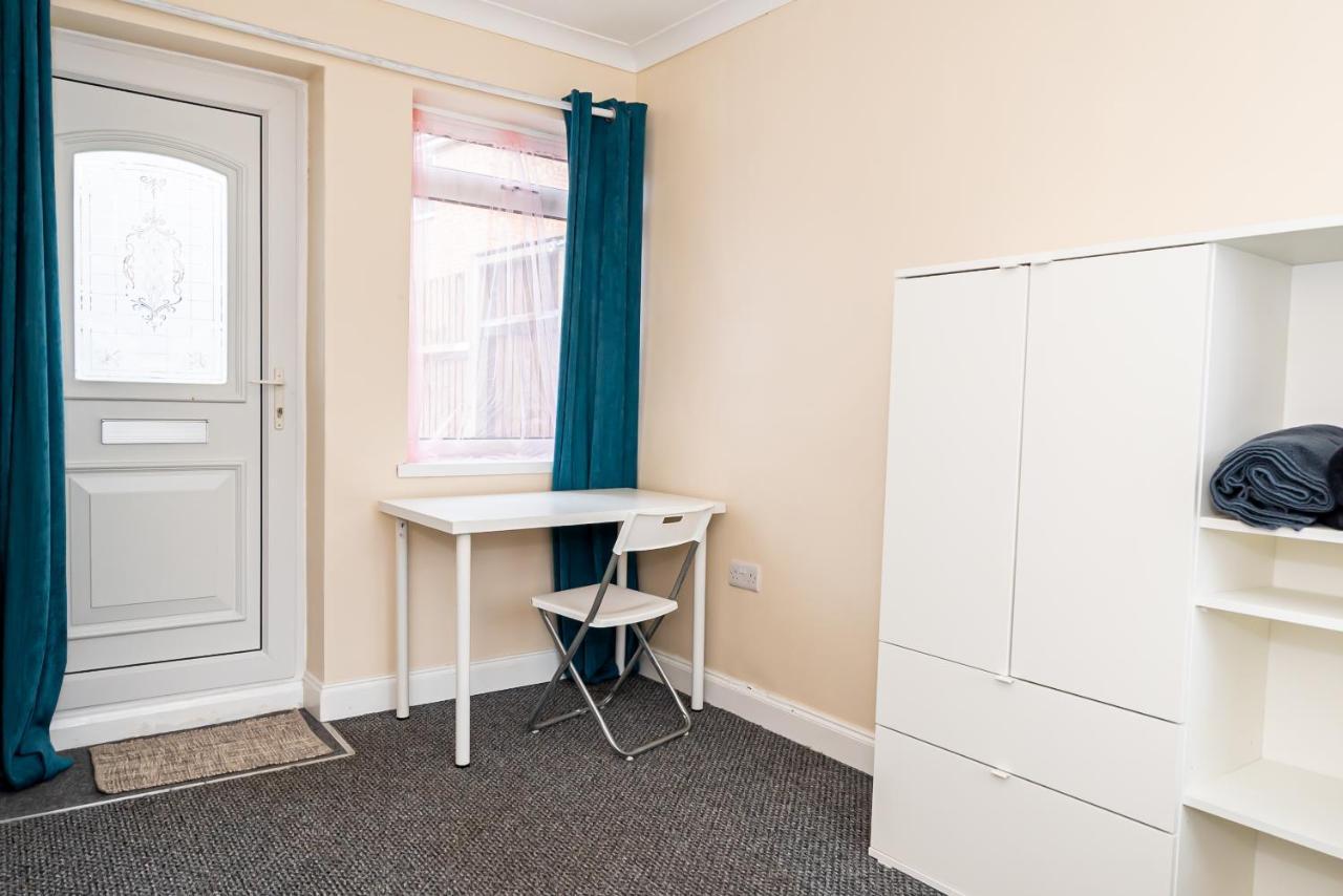 Shirley House 3, Guest House, Self Catering, Self Check In With Smart Locks, Use Of Fully Equipped Kitchen, Close To City Centre, Ideal For Longer Stays, Walking Distance To Bat, 20 Min Drive To Fawley Refinery, Excellent Transport Links Southampton Exterior foto