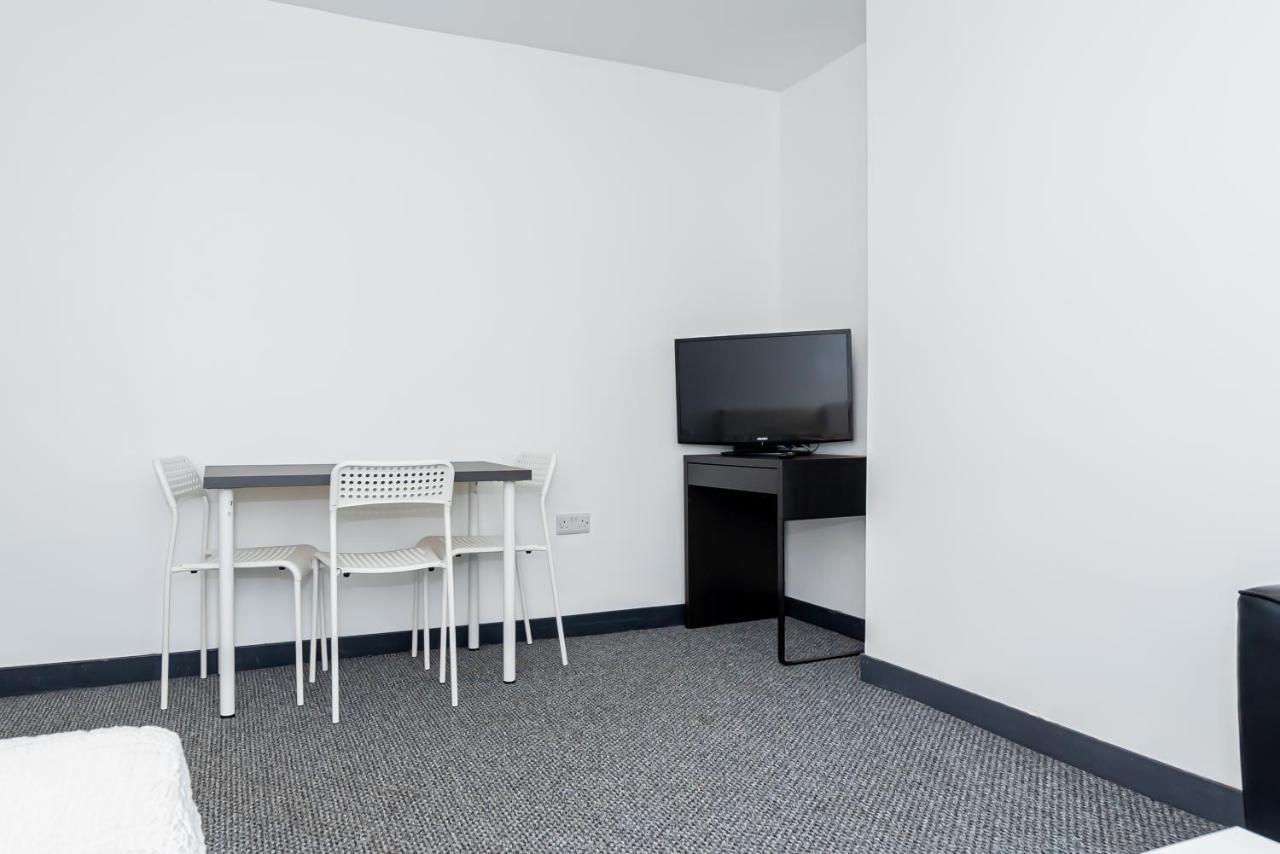 Shirley House 3, Guest House, Self Catering, Self Check In With Smart Locks, Use Of Fully Equipped Kitchen, Close To City Centre, Ideal For Longer Stays, Walking Distance To Bat, 20 Min Drive To Fawley Refinery, Excellent Transport Links Southampton Exterior foto