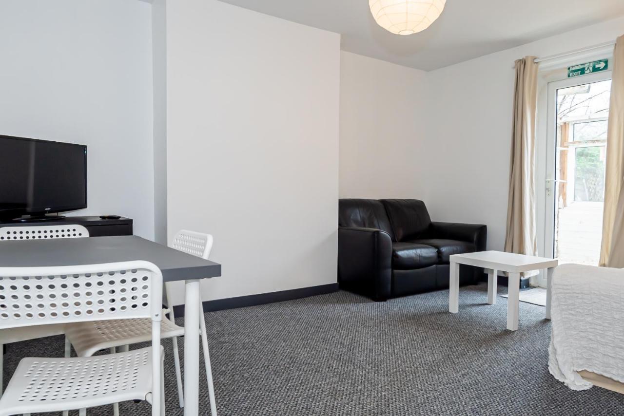 Shirley House 3, Guest House, Self Catering, Self Check In With Smart Locks, Use Of Fully Equipped Kitchen, Close To City Centre, Ideal For Longer Stays, Walking Distance To Bat, 20 Min Drive To Fawley Refinery, Excellent Transport Links Southampton Exterior foto
